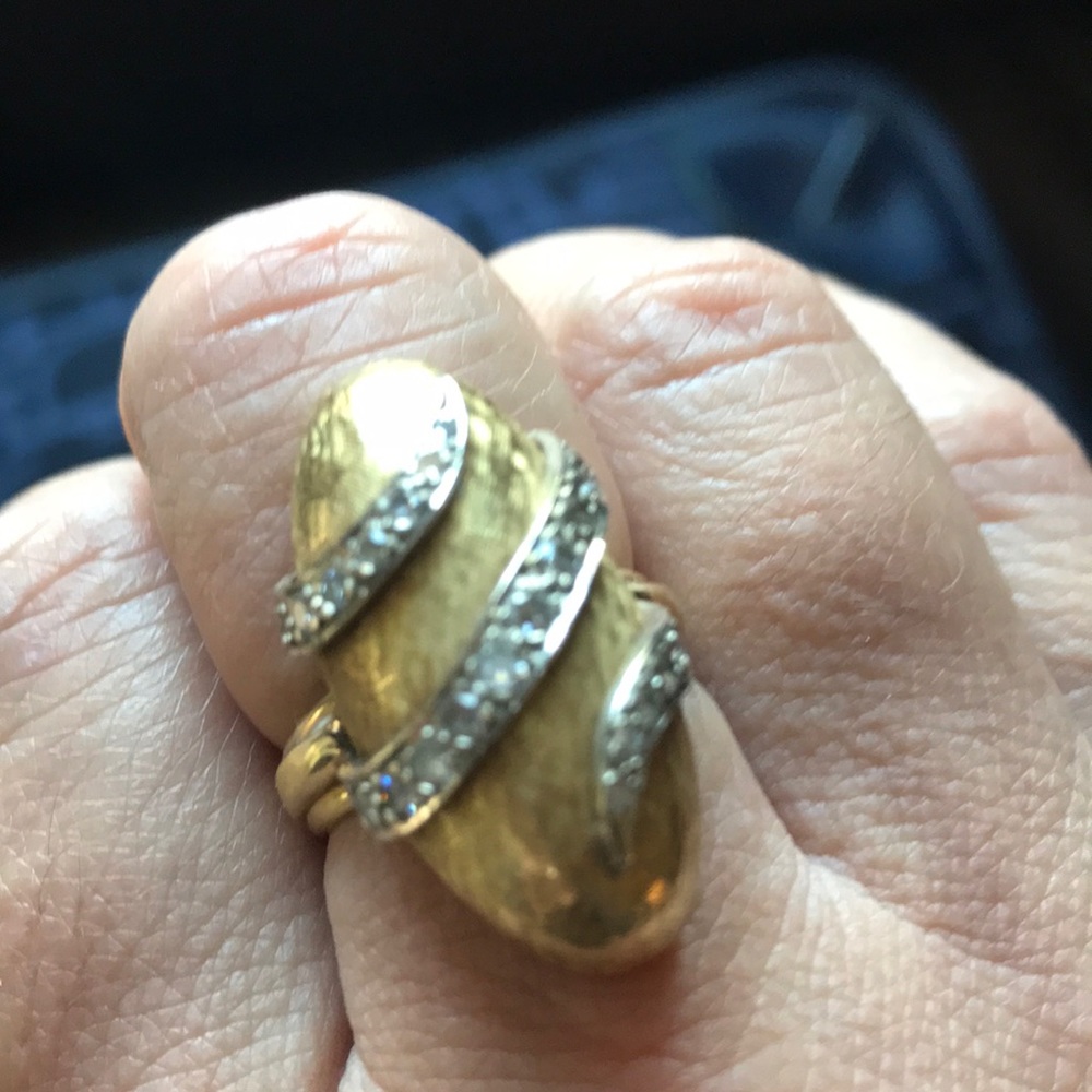 18kt diamond rising